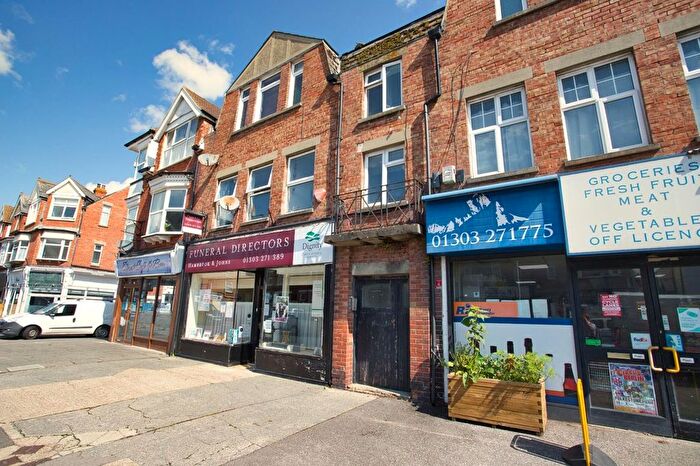 2 Bedroom Flat For Sale In Cheriton High Street, Folkestone, CT19