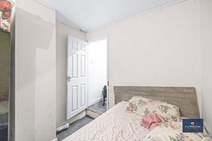 3 Bedroom Terraced House For Sale In Rutland Street, Grimsby, DN32