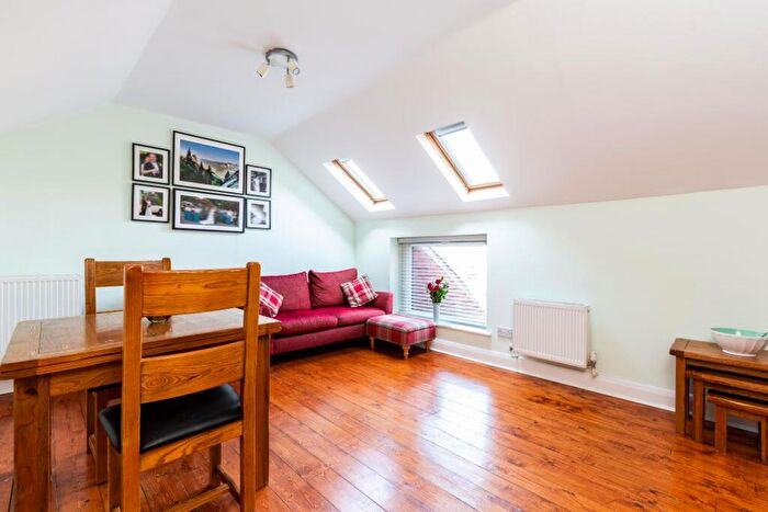 1 Bedroom Flat For Sale In Hale Lane, London, NW7