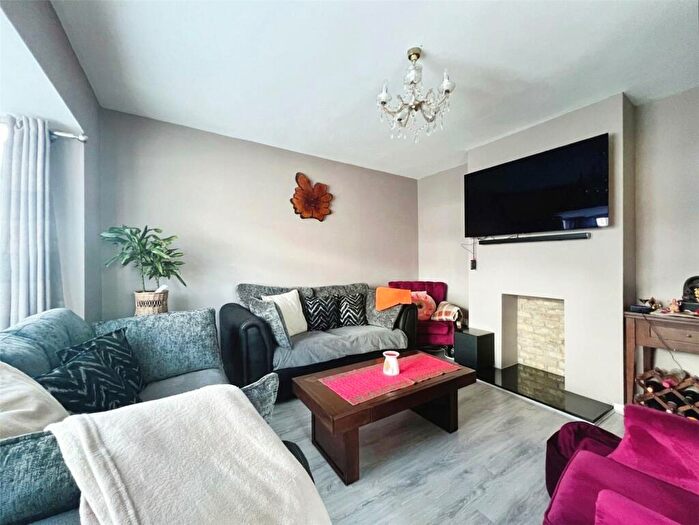 3 Bedroom End Of Terrace House For Sale In Fens Way, Swanley, Kent, BR8
