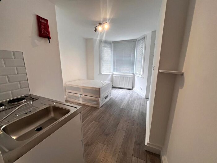 Studio To Rent In Harlesden Gardens, NW10