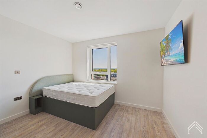 Studio To Rent In Clarence Street, Kingston Upon Thames London, KT1
