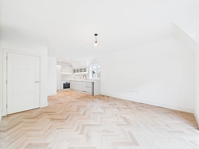 2 Bedroom Apartment To Rent In London Road, High Wycombe, Buckinghamshire, HP11