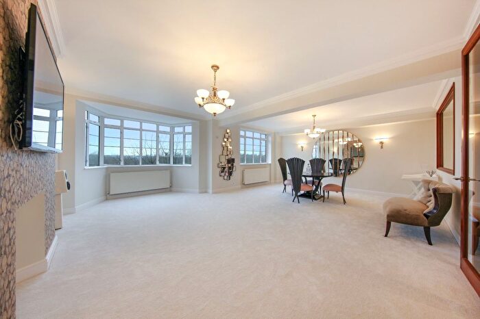 3 Bedroom Flat To Rent In St. James Close, St Johns Wood, NW8