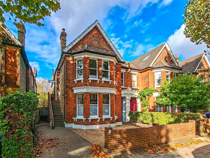 4 Bedroom Maisonette For Sale In Inchmery Road, Catford, London, SE6