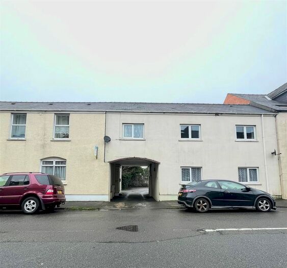 1 Bedroom Flat To Rent In Laws Street, Pembroke Dock, SA72