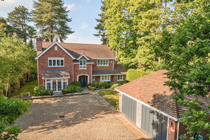 4 Bedroom Detached House For Sale In Drews Park, Beaconsfield, HP9