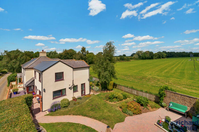 4 Bedroom Semi-Detached House For Sale In Greenway, Tockenham, SN4