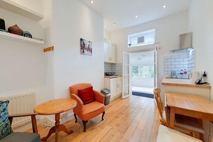 Studio To Rent In Hargrave Road, N19