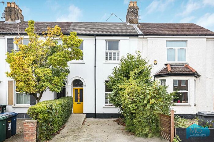 4 Bedroom Terraced House For Sale In Long Lane, London, N2