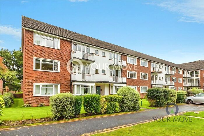 2 Bedroom Flat To Rent In Lovelace Gardens, Surbiton, Surrey, KT6