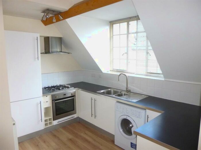 2 Bedroom Flat To Rent In St. Mary Street, Chippenham, SN15