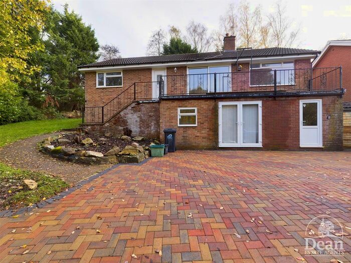 3 Bedroom Detached Bungalow To Rent In Railway Road, Cinderford, GL14
