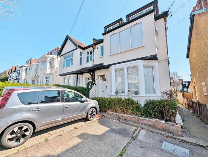 1 Bedroom Flat To Rent In Manor Road, Westcliff On Sea, Essex, SS0