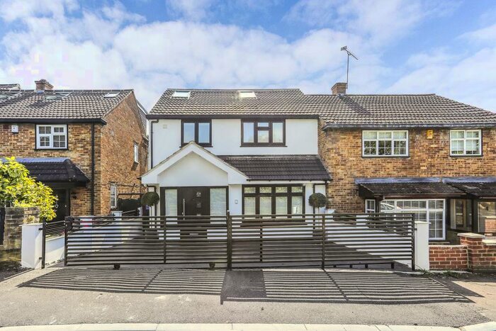 4 Bedroom Semi-Detached House To Rent In The Acorns, Chigwell, IG7