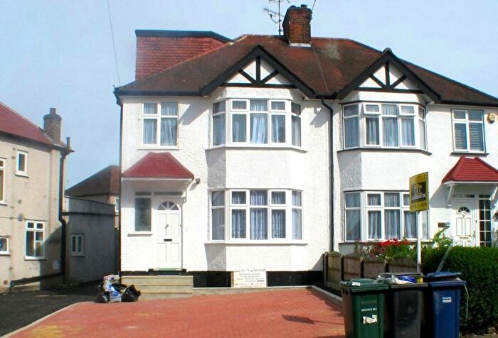 4 Bedroom Link Detached House To Rent In Deans Lane, Edgware, HA8