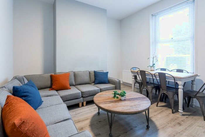 7 Bedroom Terraced House To Rent In Clayton Park Square, Newcastle Upon Tyne, NE2