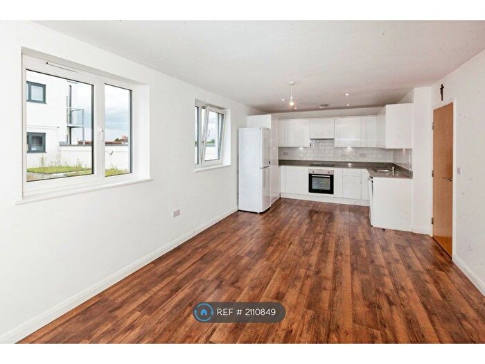 1 Bedroom Flat To Rent In Lyons Way, Slough, SL2