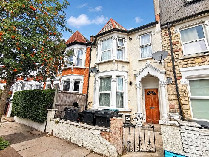 Studio To Rent In Effingham Road, Turnpike Lane, London, N8
