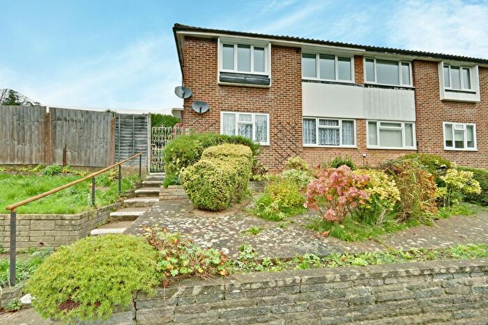 2 Bedroom Maisonette To Rent In Vernon Crescent, Cockfosters, EN4