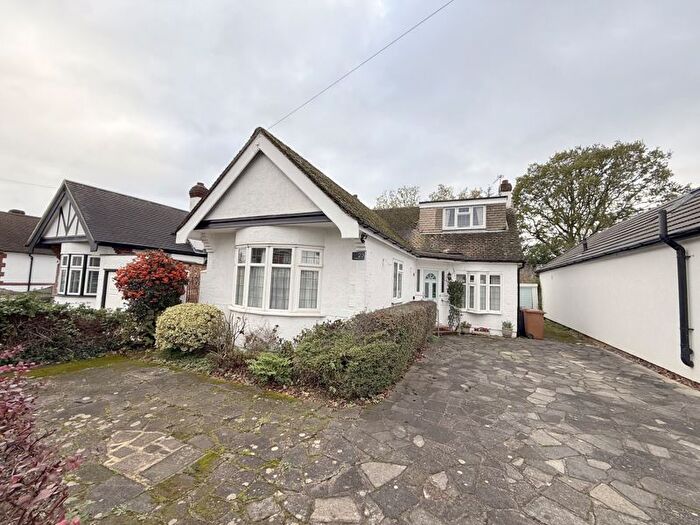3 Bedroom Detached Bungalow For Sale In Oakmere Lane, Potters Bar, EN6