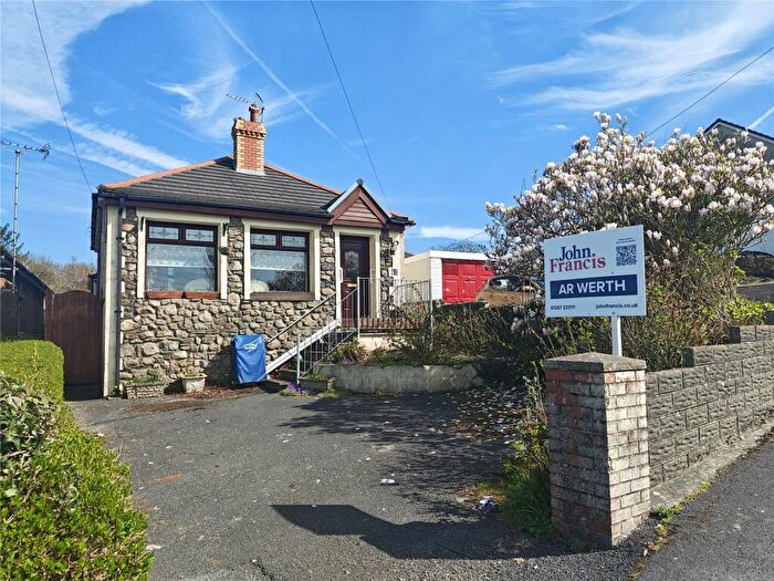 2 Bedroom Detached House For Sale In Heol Llanelli, Trimsaran, Kidwelly, Carmarthenshire, SA17