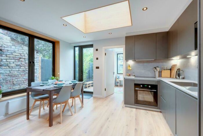 2 Bedroom Apartment To Rent In Hamilton Road, Golders Green, NW11