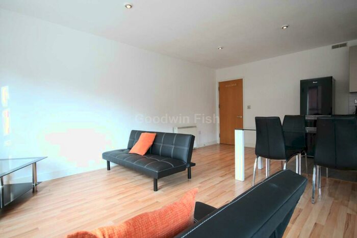 3 Bedroom Apartment To Rent In City Point, Chapel Street, Salford, M3