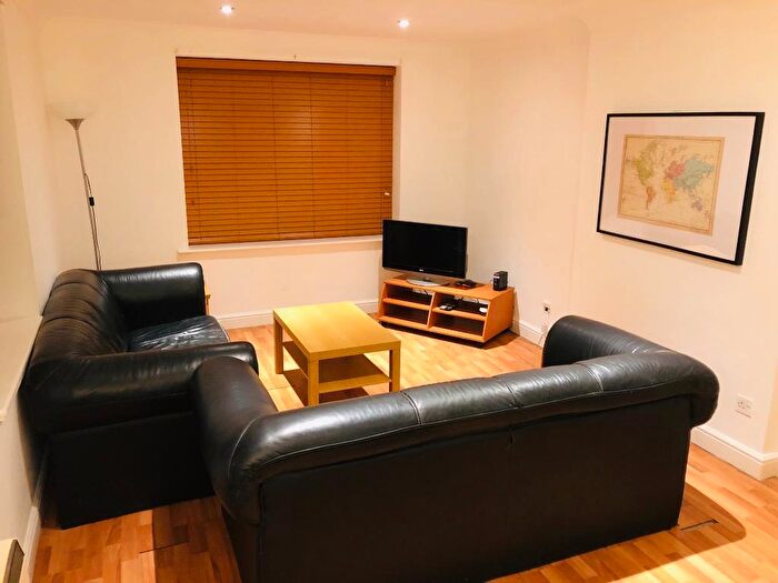 3 Bedroom Apartment To Rent In Brotherton Drive, Salford, M3