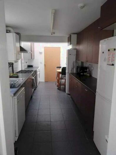 6 Bedroom Terraced House To Rent In Grange Avenue, Reading, RG6