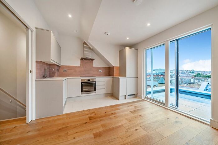 1 Bedroom Flat To Rent In Broadway Court, Wimbledon, London, SW19