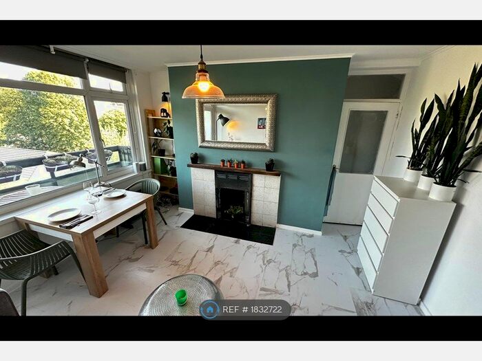 1 Bedroom Flat To Rent In Langton House, London, SW16