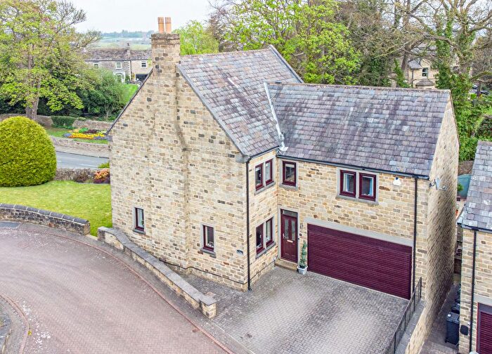 4 Bedroom Detached House For Sale In Hastings Court, Leeds, LS17