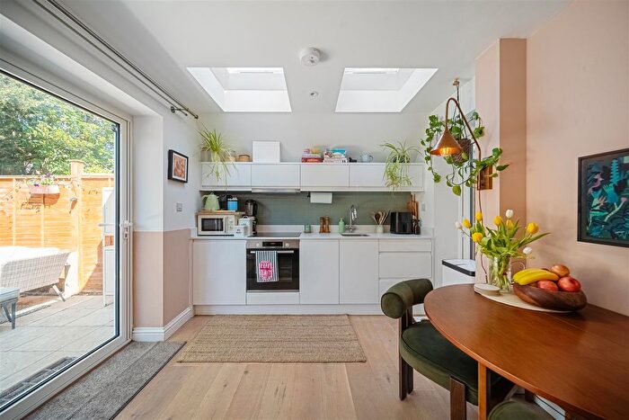 1 Bedroom Flat For Sale In Ashlake Road, Streatham London, SW16