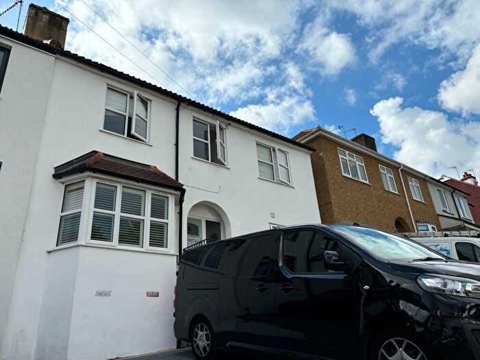 5 Bedroom Semi-Detached House For Sale In West Valley Road, Hemel Hempstead, HP3
