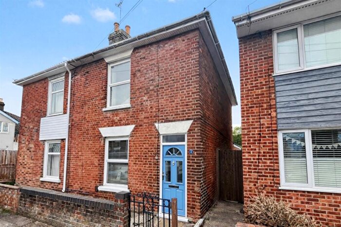 2 Bedroom Semi Detached House For Sale In Southampton, SO15