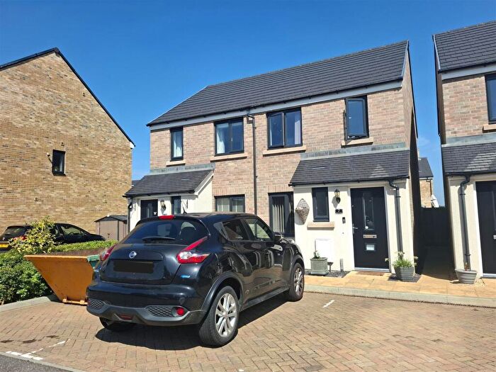 2 Bedroom Semi-Detached House For Sale In Fawcett Grove, Wick, BN17