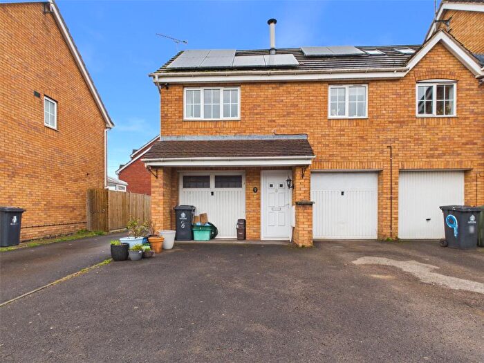 2 Bedroom Coach House For Sale In Cypress Gardens, Longlevens, GL2