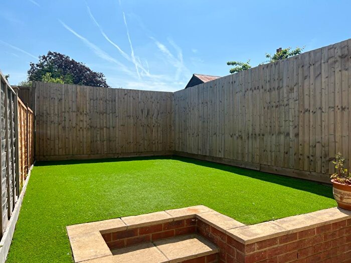 2 Bedroom House To Rent In Cross Street, Newport, PO30