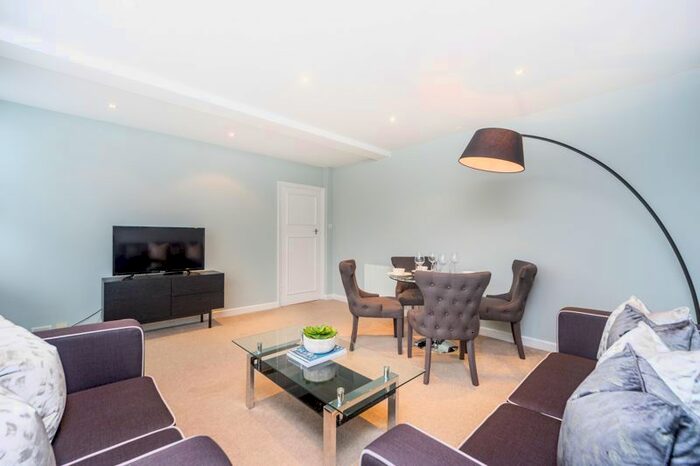 2 Bedroom Flat To Rent In Hill Street, London, W1J