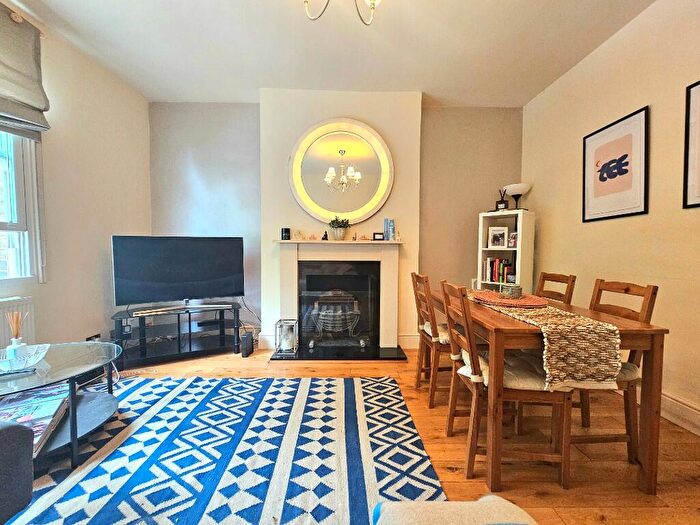 4 Bedroom Semi-Detached House To Rent In Dents Road, London, SW11