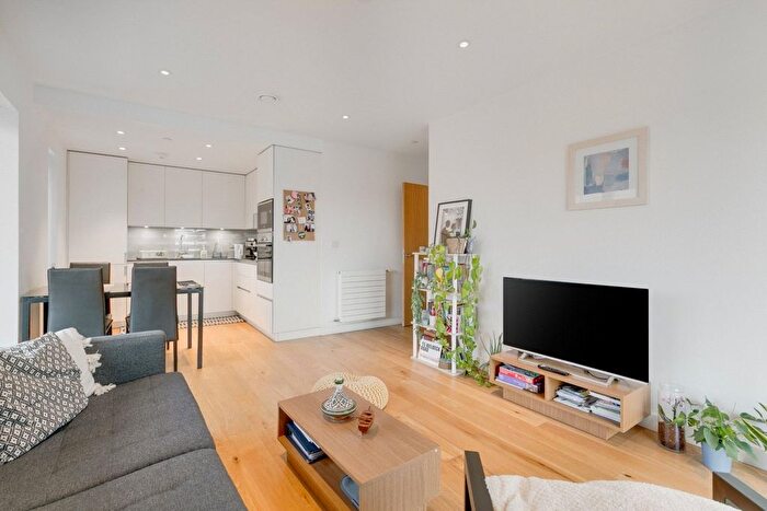1 Bedroom Flat To Rent In Maud Street, Canning Town, London, E16