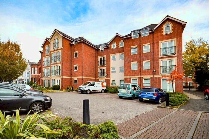 2 Bedroom Flat To Rent In Cambridge Court, Loughborough Road, West Bridgford, Nottingham, NG2