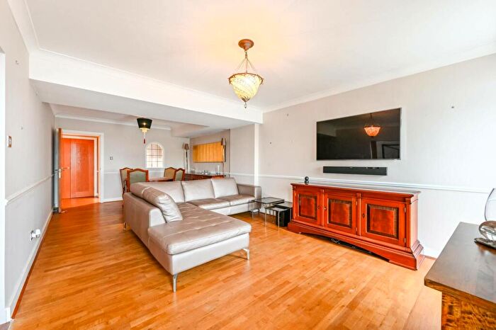 1 Bedroom Flat To Rent In High Timber Street, Blackfriars, London, EC4V