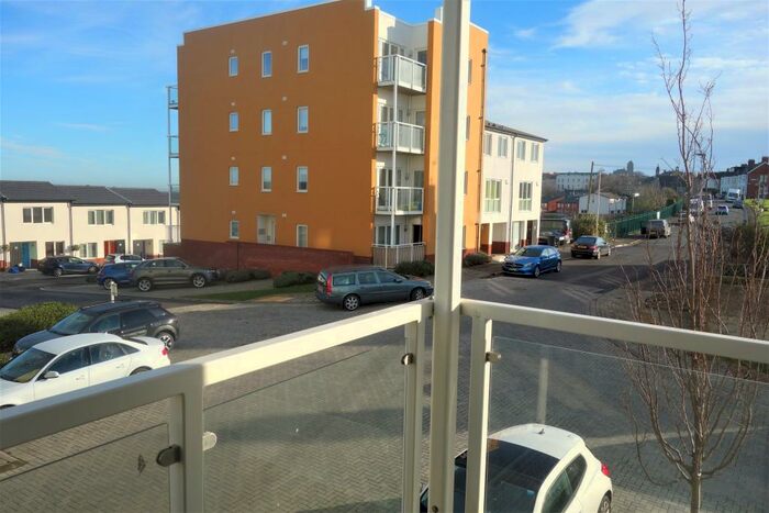 2 Bedroom Flat To Rent In Trem Elai, Penarth, CF64