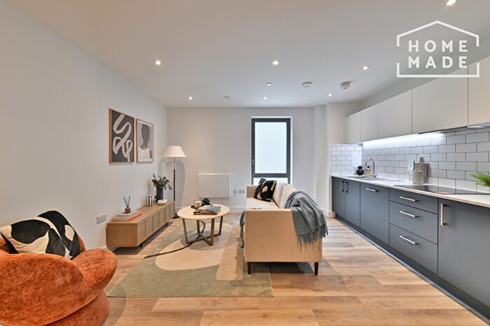 2 Bedroom Apartment To Rent In The Charter, DA12