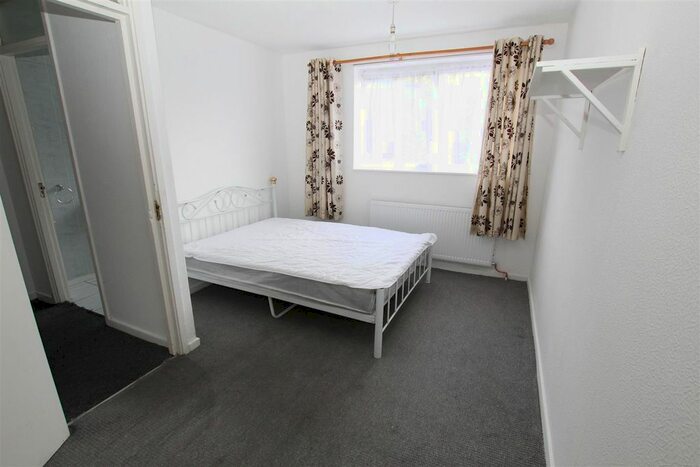 3 Bedroom Flat To Rent In Brunswick Road, Tottenham, London - Prime Location !, N15