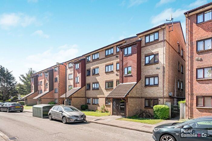 2 Bedroom Flat For Sale In Wicket Road, Perivale, Greenford, UB6
