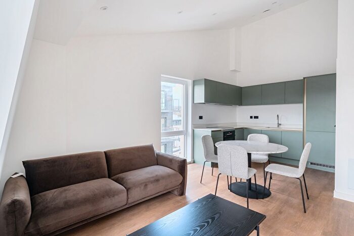 2 Bedroom Flat To Rent In The Willows, Windsor Bridge Road Bath, BA2