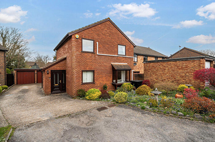 4 Bedroom Detached House For Sale In Maywater Close, South Croydon, CR2